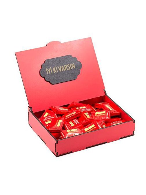 Nostaljik Lezzetler Sevdiklerinize Özel Kırmızı Ahşap Hediye Kutusunda 40 Adet Ülker Napoliten Çikolata İyi Ki Varsın Yazılı
