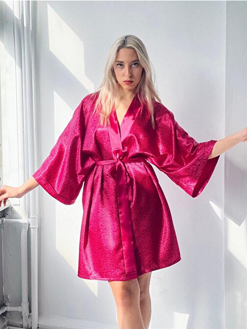 Retrobird Rahat Kesim Pembe Renkli Saten Kumaş Kadın Standart Kemerli İnce Kimono