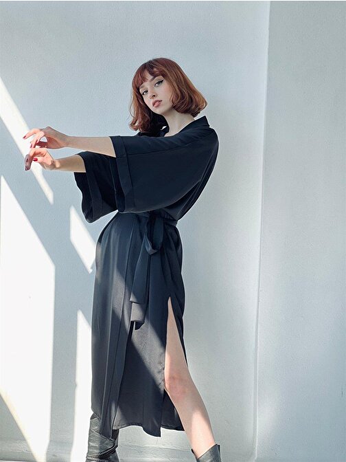 Retrobird Rahat Kesim Siyah Renkli Saten Kumaş Kadın Standart Kemerli Uzun Kimono