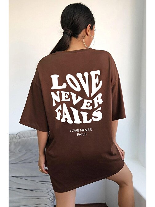 Unisex Love Never Fails Baskılı T-shirt