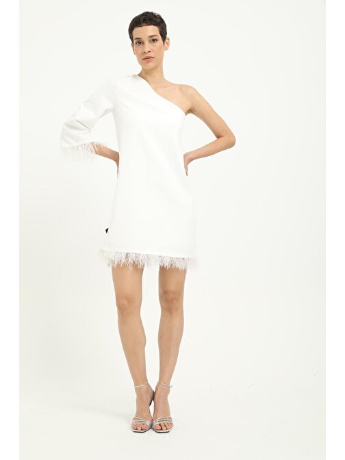 Beyaz Tek Omuzlu Tüy Detaylı Kadın Elbise