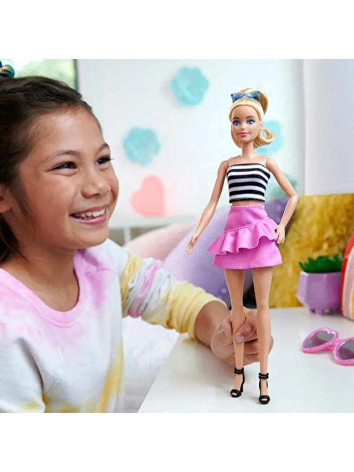 Mattel Barbie Fashionistas Büyüleyici Par Bebeği HRH11-FBR37