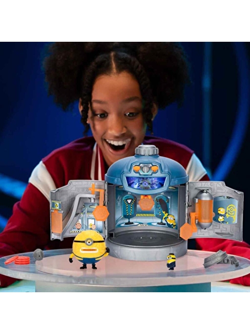 Giochi Preziosi Minions Sesli ve Işıklı Dönüşen Sürpriz Oyun Seti MN405000